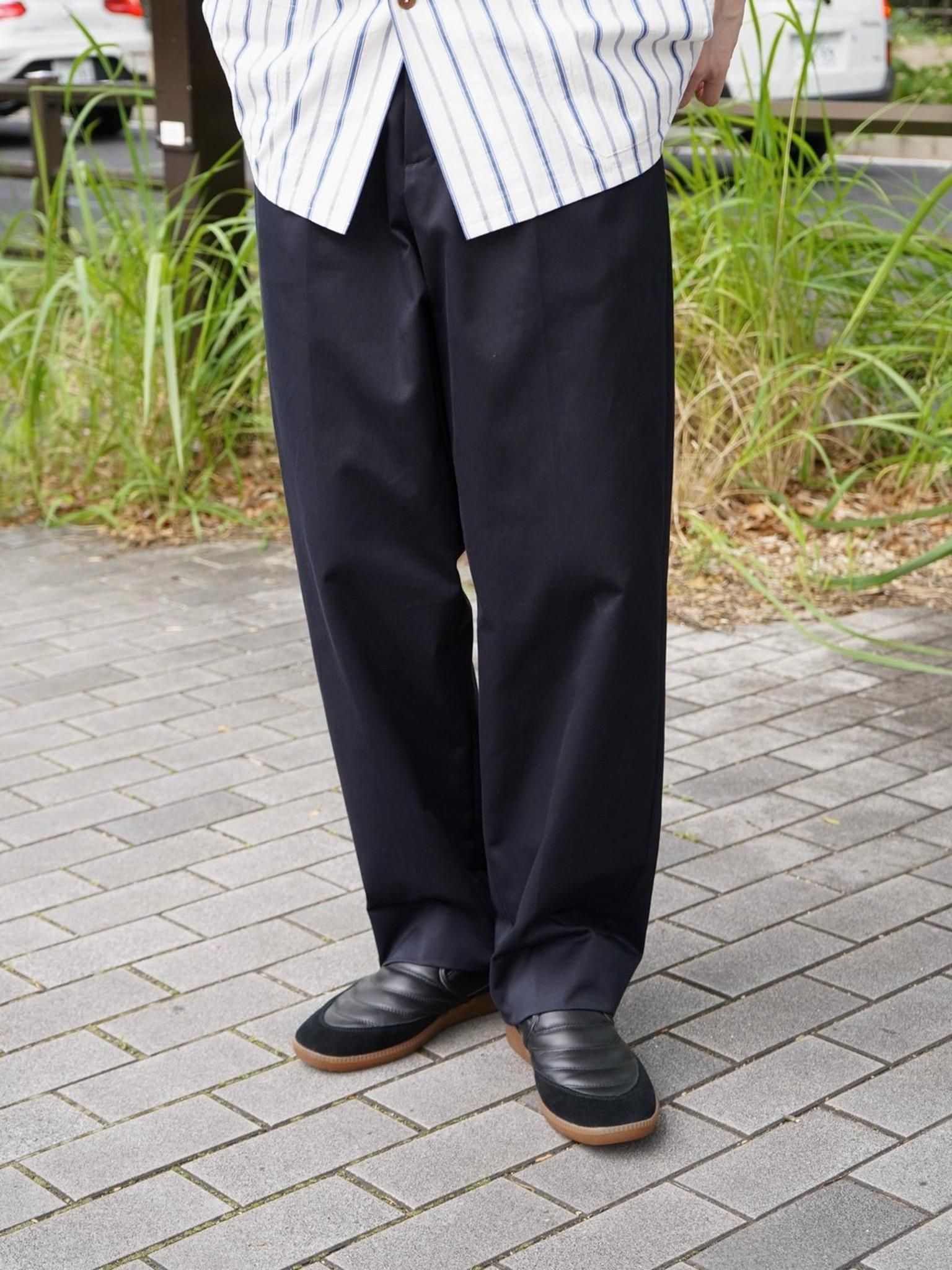 UNIVERSAL PRODUCTS.（ユニバーサルプロダクツ）NO TUCK CHINO