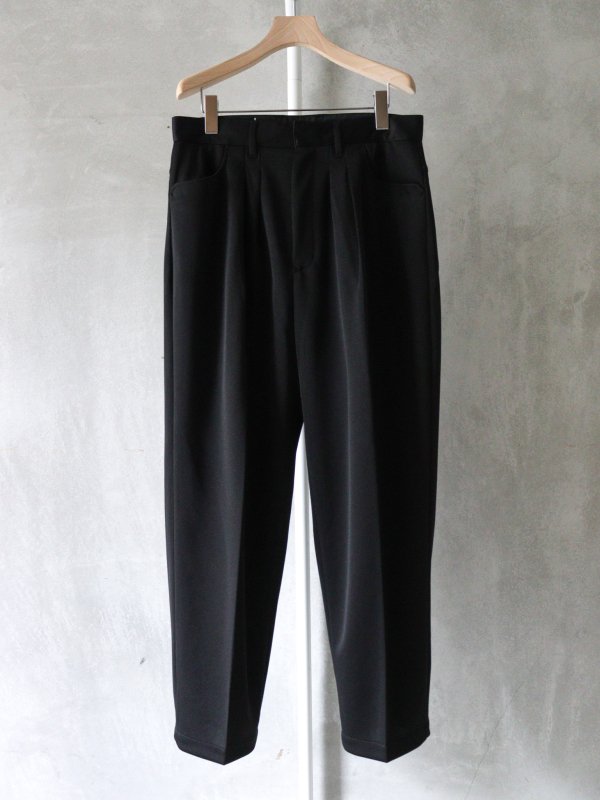 FARAH Two Tuck Wide Tapered Pants JERSEY