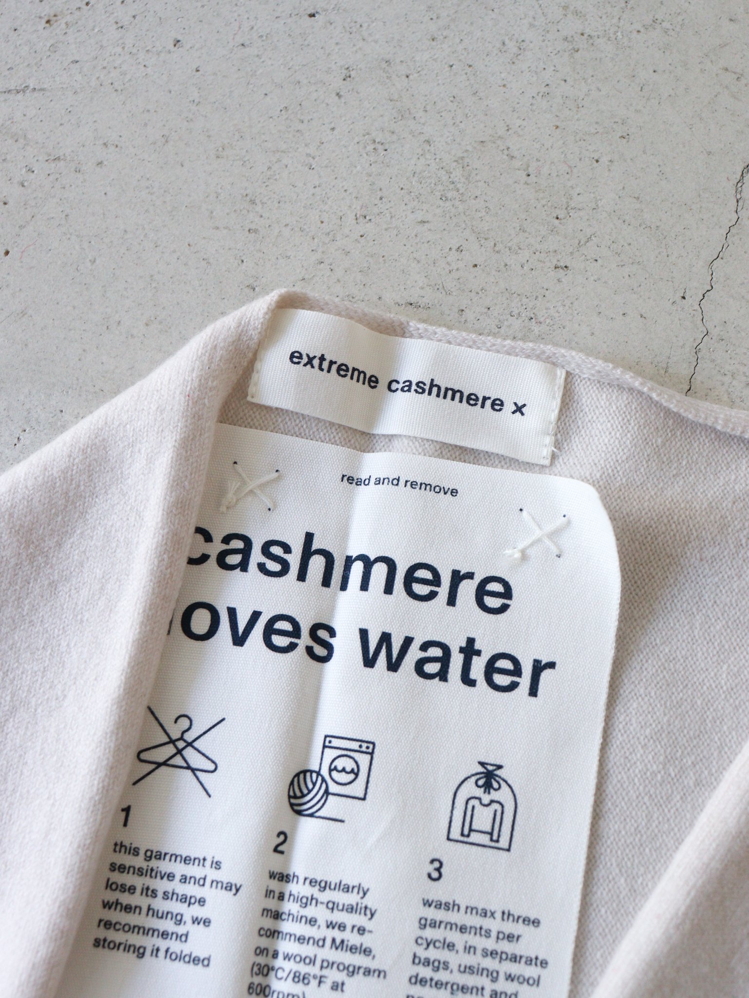 extreme cashmere（エクトリームカシミア）bandana（CHALK）公式通販 | 1LDK annex | IZUMIYA  ONLINE STORE