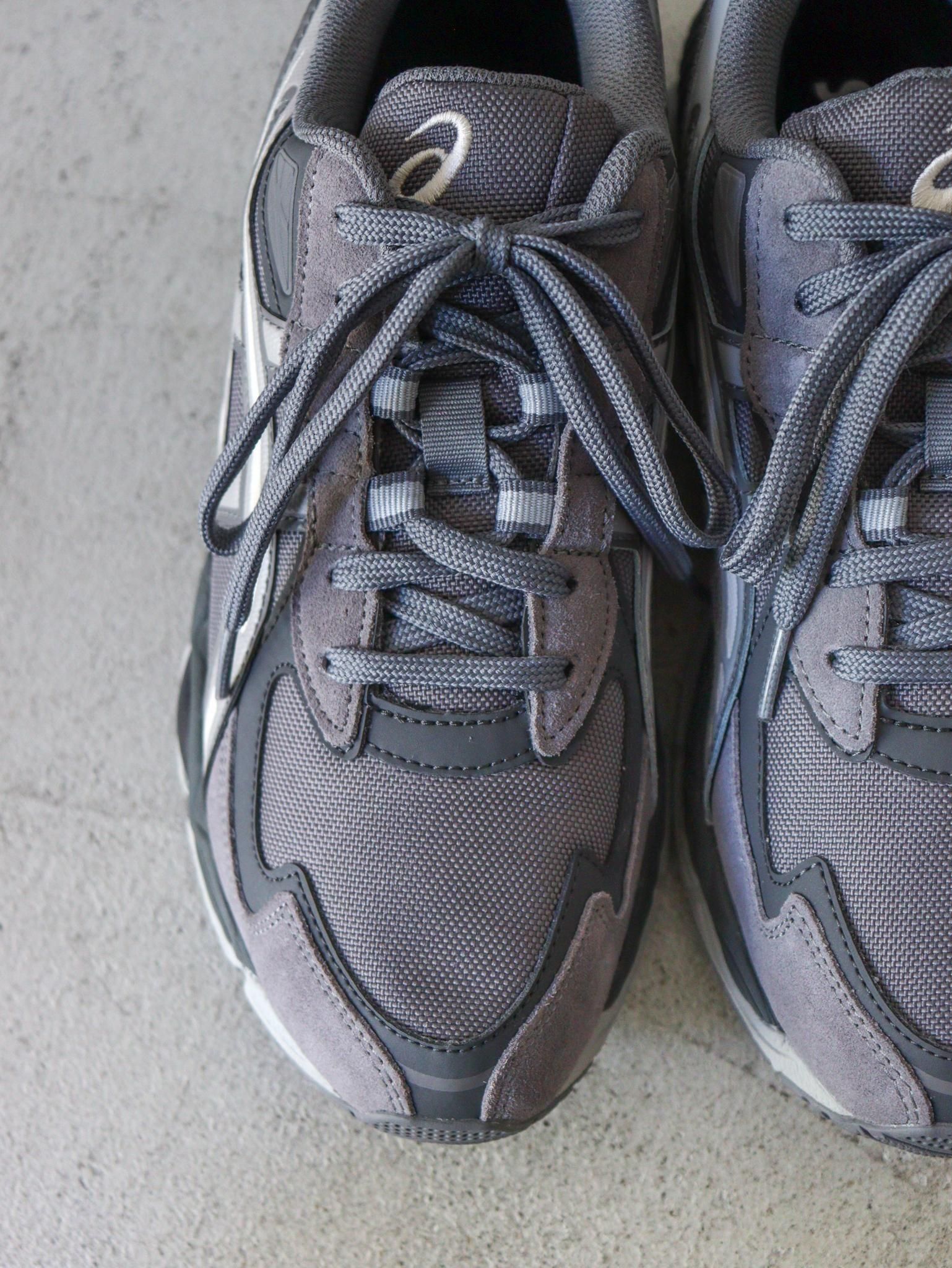 ASICS（アシックス）GEL-NYC 2055 / CARBON×CEMENT GREY 公式通販