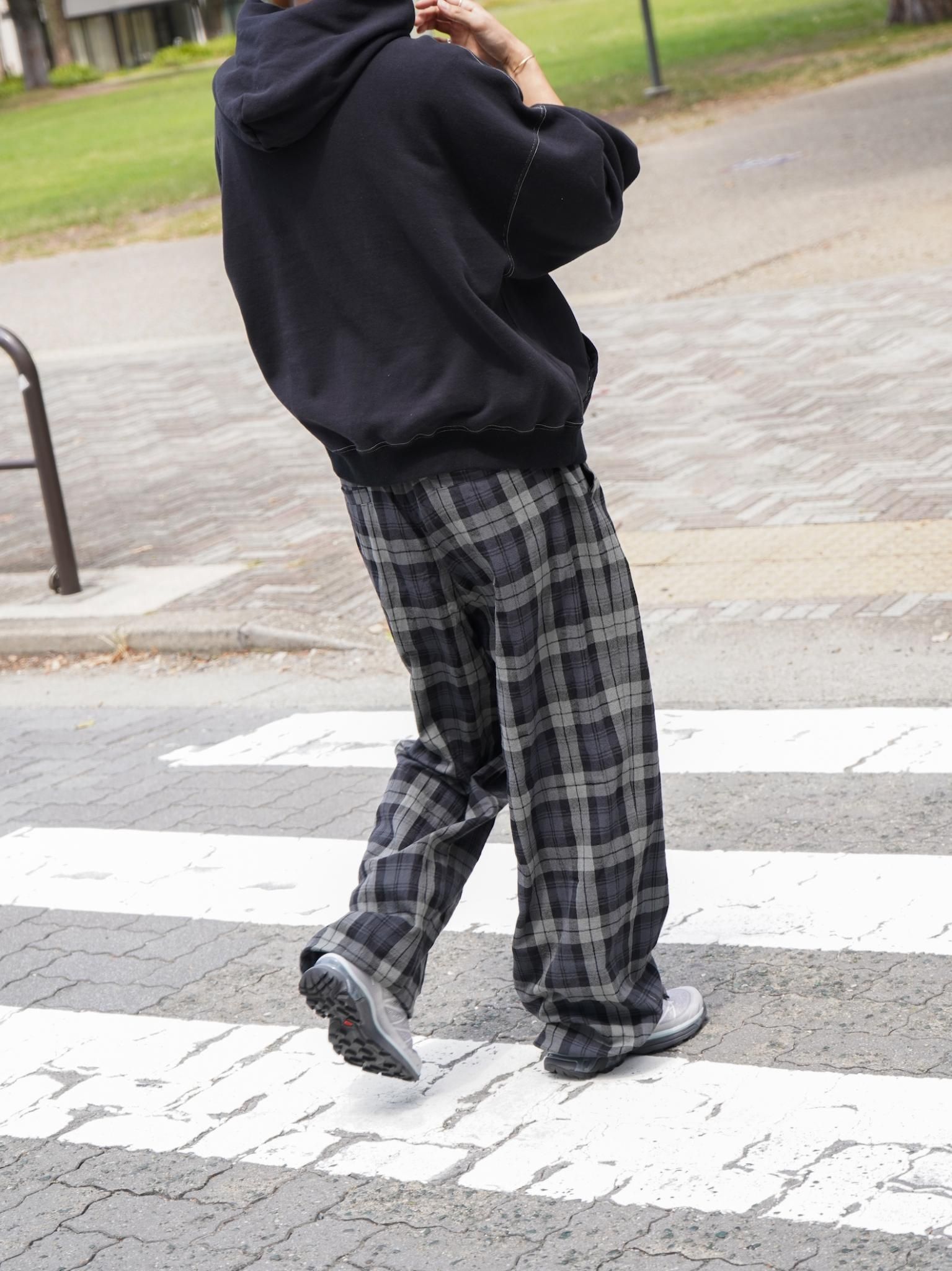 UNIVERSAL PRODUCTS.（ユニバーサルプロダクツ）WOOL EASY OVER