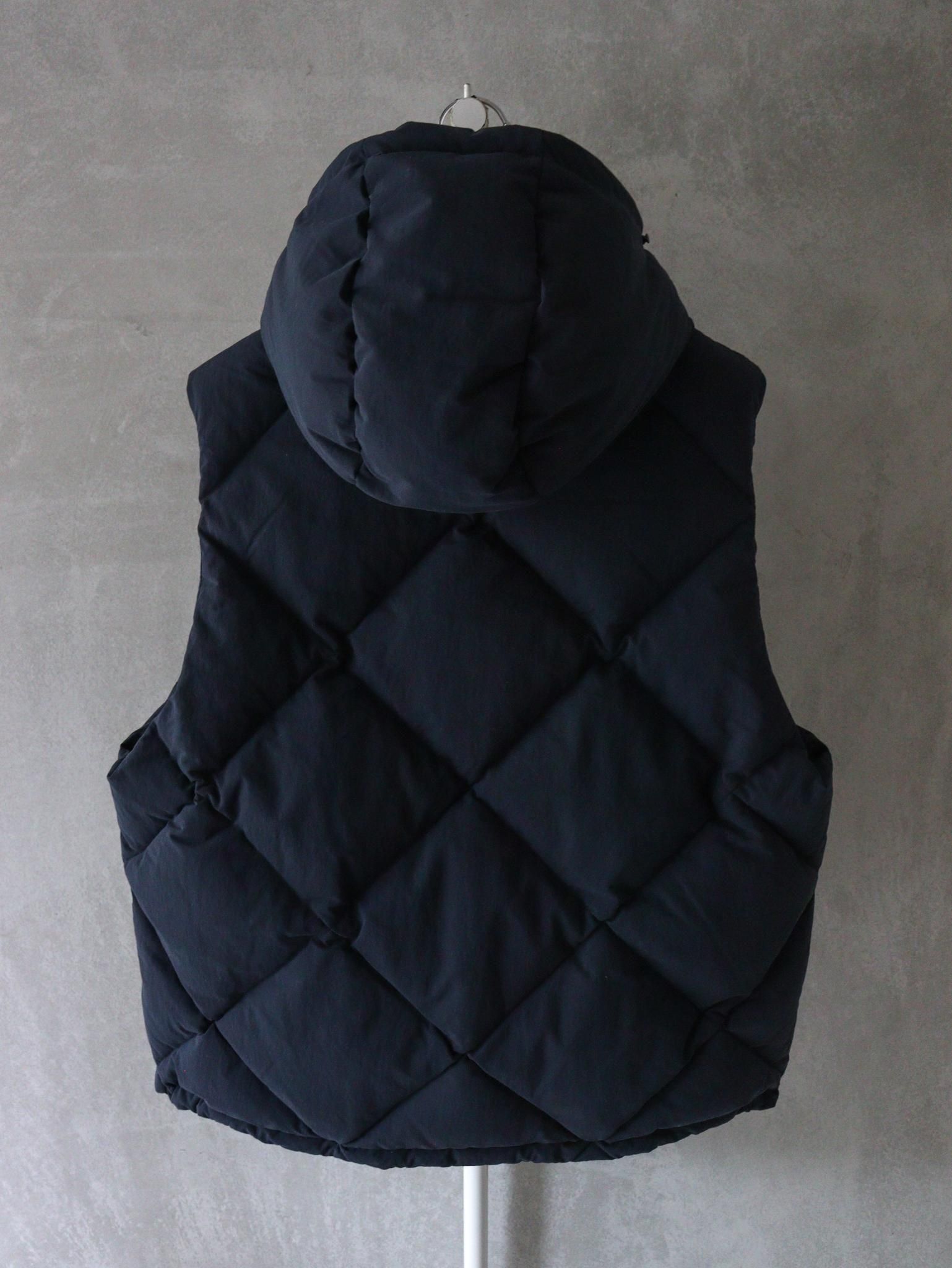 ジャケット・アウター UNIVERSAL PRODUCTS. / DOWN VEST / 2 UNIVERSAL PRODUCTS.(ユニバーサルプロダクツ)QUILT DOWN VEST