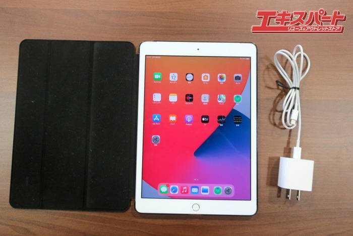 iPad 第8世代 wifiモデル 10.2インチ 128G シルバー 専用ケース付き 戸塚店