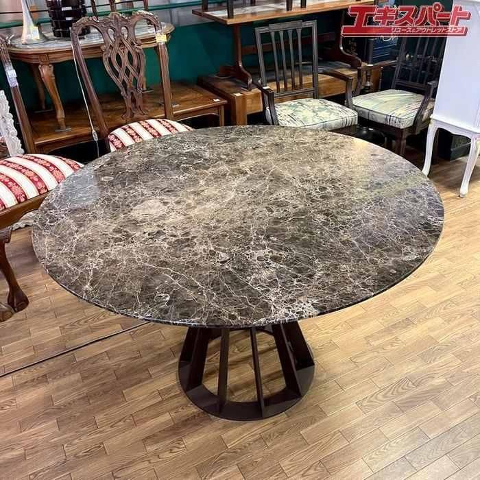 地域限定送料込み⭐︎大理石調　エレガント　ダイニングガラステーブル 地域限定送料込み⭐︎大理石調 エレガント ダイニングガラス