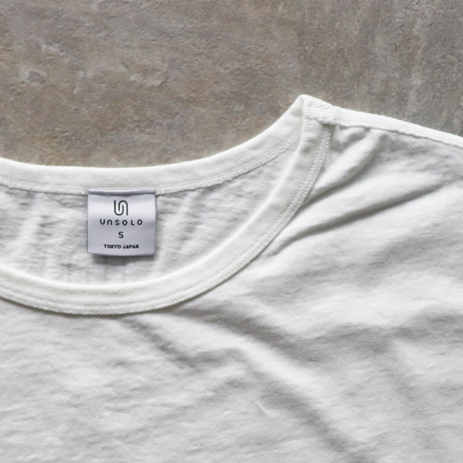 UNSOLO LOGO LOOSE FIT TEE | UNSOLO