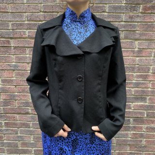 <img class='new_mark_img1' src='https://img.shop-pro.jp/img/new/icons20.gif' style='border:none;display:inline;margin:0px;padding:0px;width:auto;' />Frill Collar Black Jacket