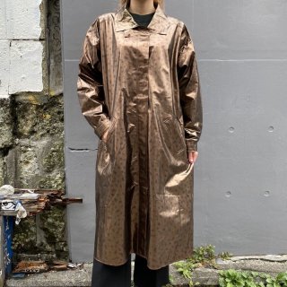 <img class='new_mark_img1' src='https://img.shop-pro.jp/img/new/icons20.gif' style='border:none;display:inline;margin:0px;padding:0px;width:auto;' />Brown gold Vinyl Coat