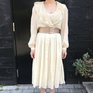 <img class='new_mark_img1' src='https://img.shop-pro.jp/img/new/icons20.gif' style='border:none;display:inline;margin:0px;padding:0px;width:auto;' />Lace Collar Girly Dress IVO