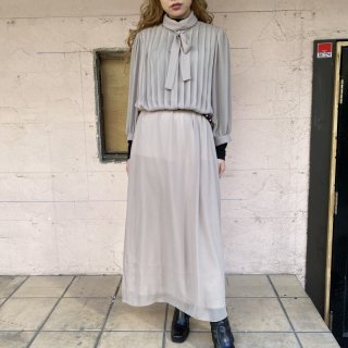 <img class='new_mark_img1' src='https://img.shop-pro.jp/img/new/icons20.gif' style='border:none;display:inline;margin:0px;padding:0px;width:auto;' />Pleats Sheer Beige Tie Dress
