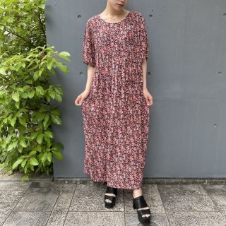 <img class='new_mark_img1' src='https://img.shop-pro.jp/img/new/icons20.gif' style='border:none;display:inline;margin:0px;padding:0px;width:auto;' />Pink Flower Pleats Top Dress