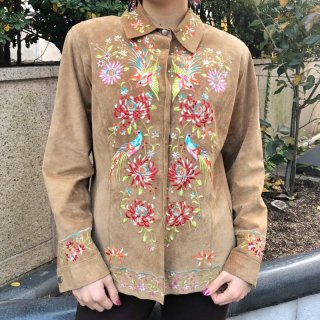 <img class='new_mark_img1' src='https://img.shop-pro.jp/img/new/icons20.gif' style='border:none;display:inline;margin:0px;padding:0px;width:auto;' />Embroidery Suede Shirt BEG