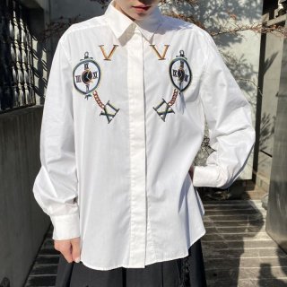 <img class='new_mark_img1' src='https://img.shop-pro.jp/img/new/icons20.gif' style='border:none;display:inline;margin:0px;padding:0px;width:auto;' />Watch Embroidery Shirt