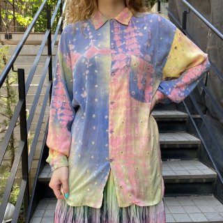 <img class='new_mark_img1' src='https://img.shop-pro.jp/img/new/icons20.gif' style='border:none;display:inline;margin:0px;padding:0px;width:auto;' />colorful tie-dye shirt