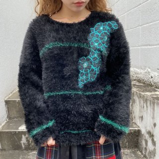 <img class='new_mark_img1' src='https://img.shop-pro.jp/img/new/icons16.gif' style='border:none;display:inline;margin:0px;padding:0px;width:auto;' />Blue Flower Shaggy Sweater