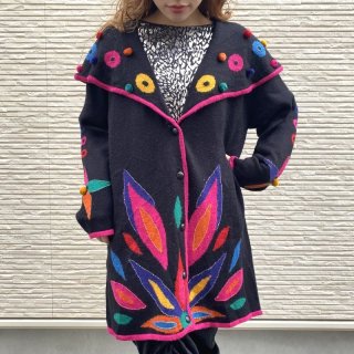 <img class='new_mark_img1' src='https://img.shop-pro.jp/img/new/icons16.gif' style='border:none;display:inline;margin:0px;padding:0px;width:auto;' />Colorful Motif Cape Collar Knit Cardigan