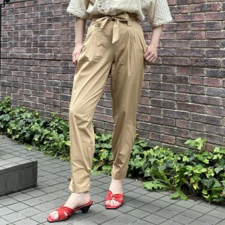 <img class='new_mark_img1' src='https://img.shop-pro.jp/img/new/icons20.gif' style='border:none;display:inline;margin:0px;padding:0px;width:auto;' />Ribbon Beige Pants
