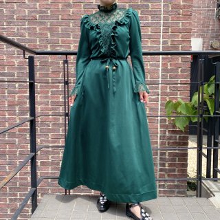 <img class='new_mark_img1' src='https://img.shop-pro.jp/img/new/icons20.gif' style='border:none;display:inline;margin:0px;padding:0px;width:auto;' />Hunter Green Lace Stand Collar Dress