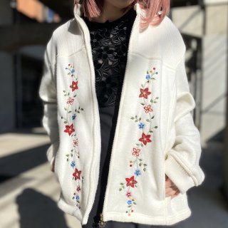 flower embroidery white fleece jacket