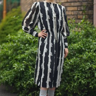 Monotone stripe dress