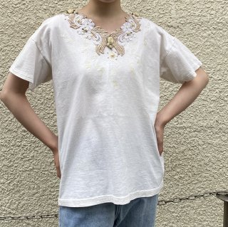 White lace neck T-shirt