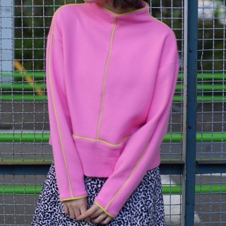Yellow piping high neck pink top