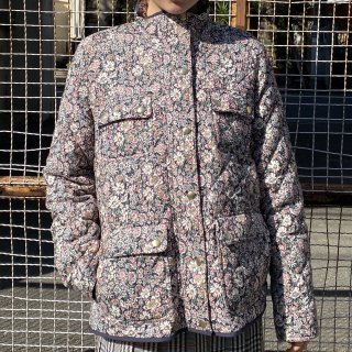 <img class='new_mark_img1' src='https://img.shop-pro.jp/img/new/icons11.gif' style='border:none;display:inline;margin:0px;padding:0px;width:auto;' />Flower quilting jacket
