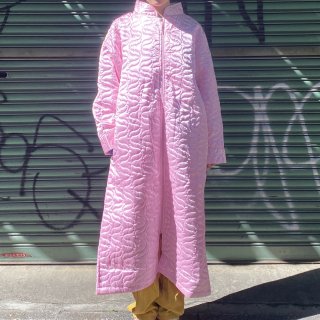 <img class='new_mark_img1' src='https://img.shop-pro.jp/img/new/icons11.gif' style='border:none;display:inline;margin:0px;padding:0px;width:auto;' />Pink quilting long coat