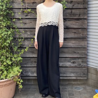 <img class='new_mark_img1' src='https://img.shop-pro.jp/img/new/icons11.gif' style='border:none;display:inline;margin:0px;padding:0px;width:auto;' />White lace top All in one 