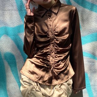 <img class='new_mark_img1' src='https://img.shop-pro.jp/img/new/icons11.gif' style='border:none;display:inline;margin:0px;padding:0px;width:auto;' />Satin gather brown blouse