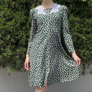 <img class='new_mark_img1' src='https://img.shop-pro.jp/img/new/icons11.gif' style='border:none;display:inline;margin:0px;padding:0px;width:auto;' />Small flower lace collar mini dress