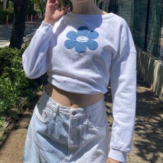 <img class='new_mark_img1' src='https://img.shop-pro.jp/img/new/icons11.gif' style='border:none;display:inline;margin:0px;padding:0px;width:auto;' />Cropped smile flower sweatshirts