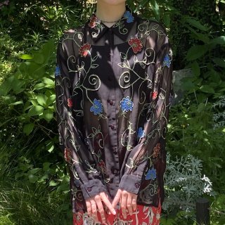 <img class='new_mark_img1' src='https://img.shop-pro.jp/img/new/icons11.gif' style='border:none;display:inline;margin:0px;padding:0px;width:auto;' />See-through embroidery flower shirts
