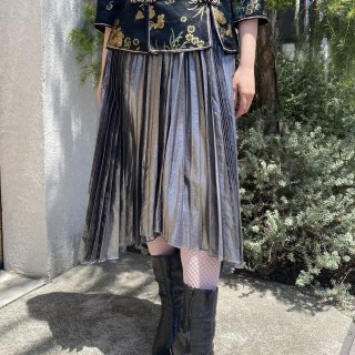 <img class='new_mark_img1' src='https://img.shop-pro.jp/img/new/icons11.gif' style='border:none;display:inline;margin:0px;padding:0px;width:auto;' />Metallic silver pleats skirt