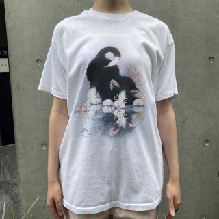 <img class='new_mark_img1' src='https://img.shop-pro.jp/img/new/icons11.gif' style='border:none;display:inline;margin:0px;padding:0px;width:auto;' />Kitten white T-shirts