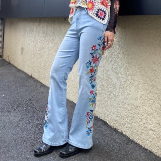 Flower embroidery flare denim pants