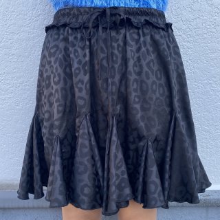 <img class='new_mark_img1' src='https://img.shop-pro.jp/img/new/icons11.gif' style='border:none;display:inline;margin:0px;padding:0px;width:auto;' />Black leopard frill mini skirt