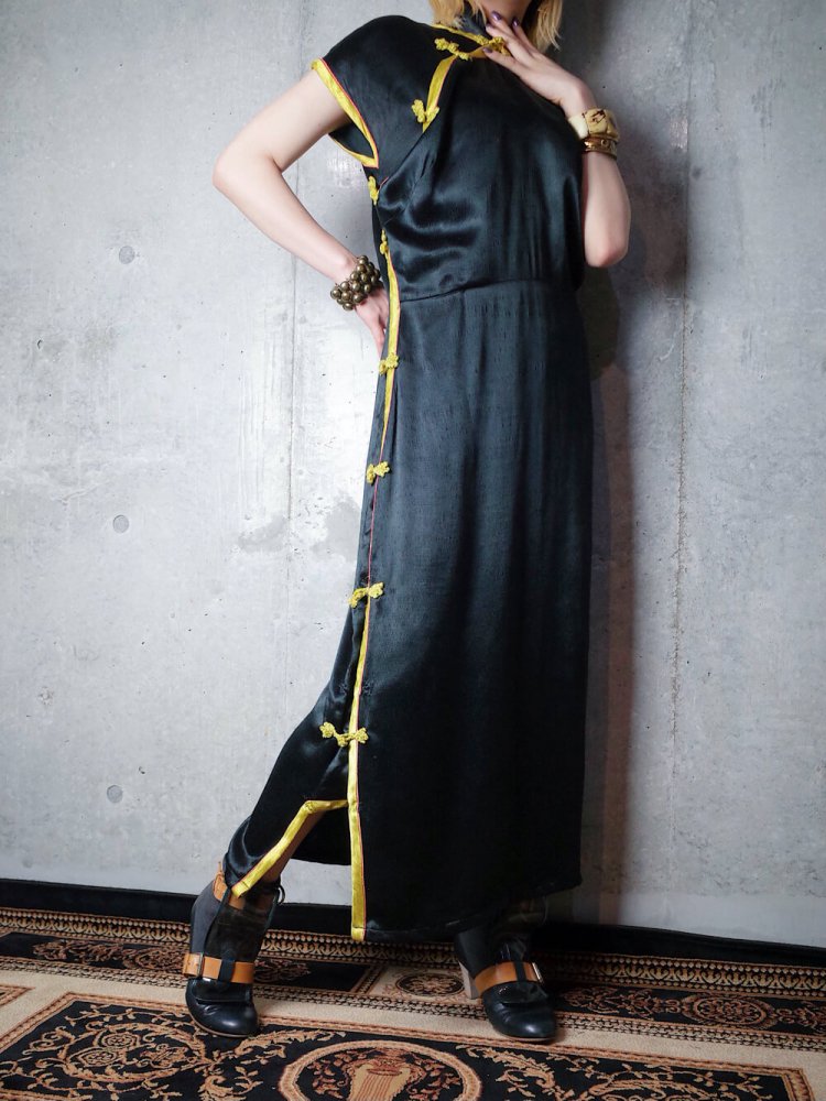 Black  Yellow Beautiful China Dress c.1940s