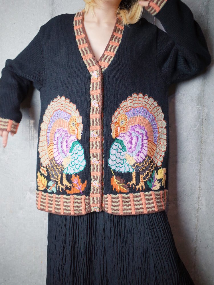 Peacock Embroidery Knit Cardigan