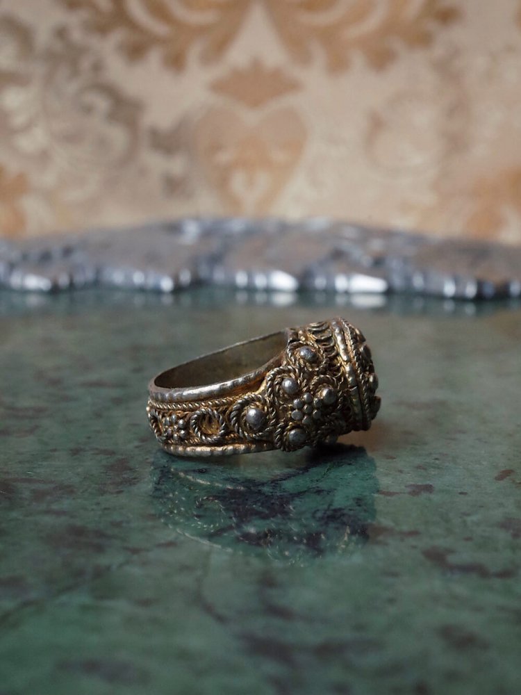 Vintage Art Nouveau Classical Costume Ring c.1960s