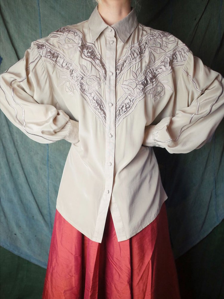 Embroidery Switch Material Silk Shirt