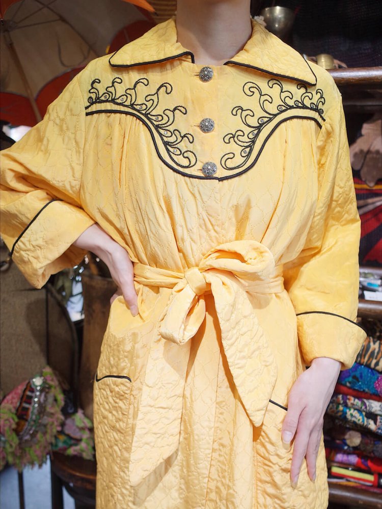 c.1940s Yellow Quilting Embroidery Gown / Dress