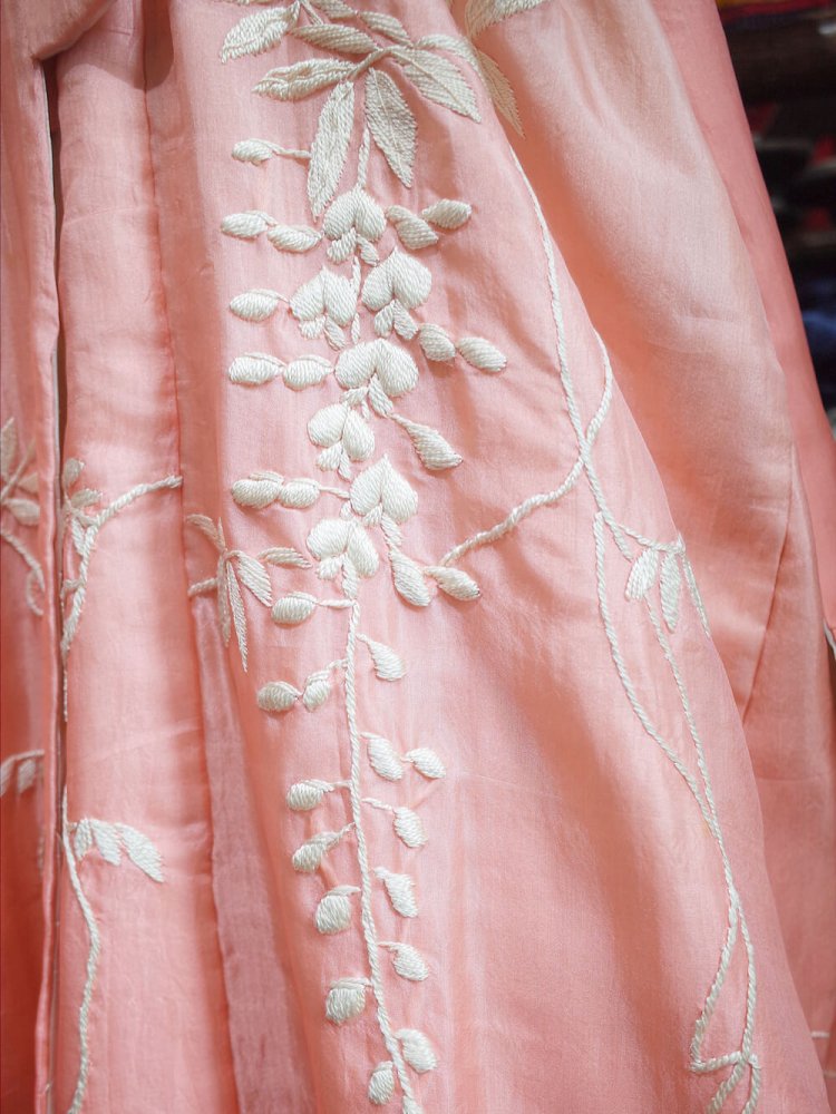 c.1920s Beautiful Wisteria Embroidery Gradation Silk Gown