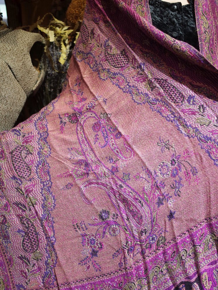 Vintage Ƚ Stole Purple&Pink Paisley