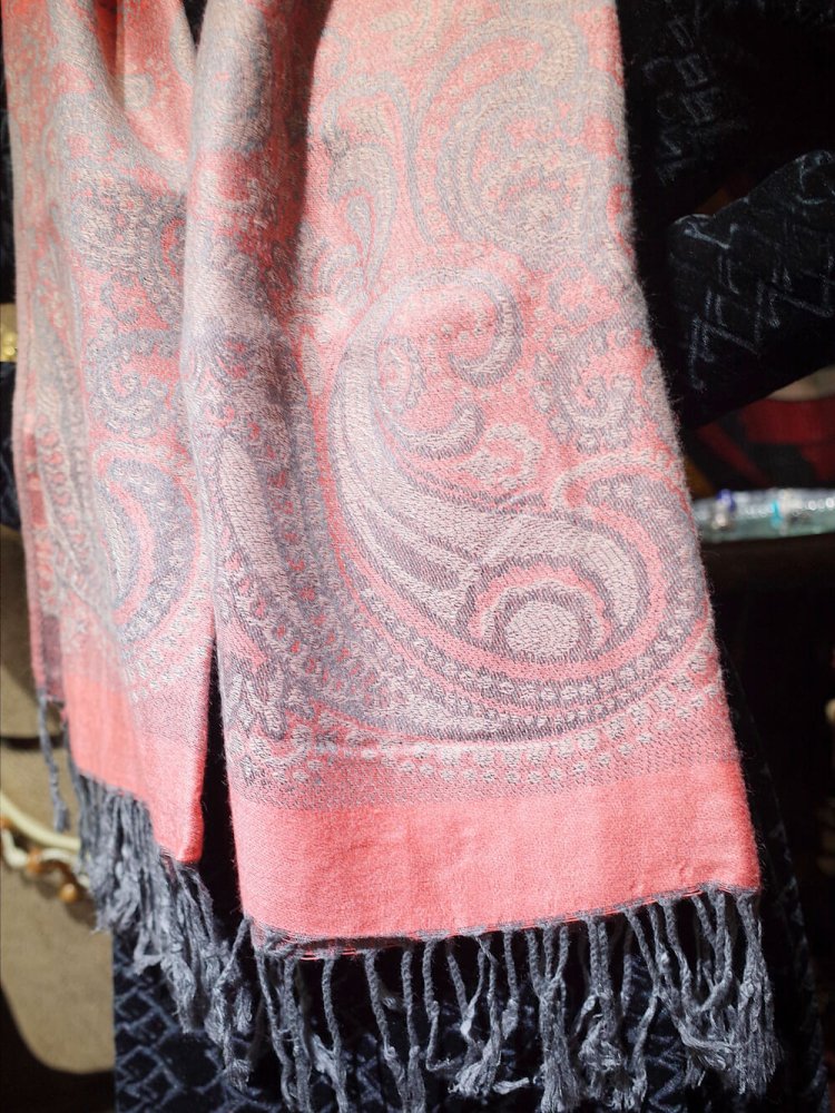 Vintage Ƚ Stole PinkSilver Paisley