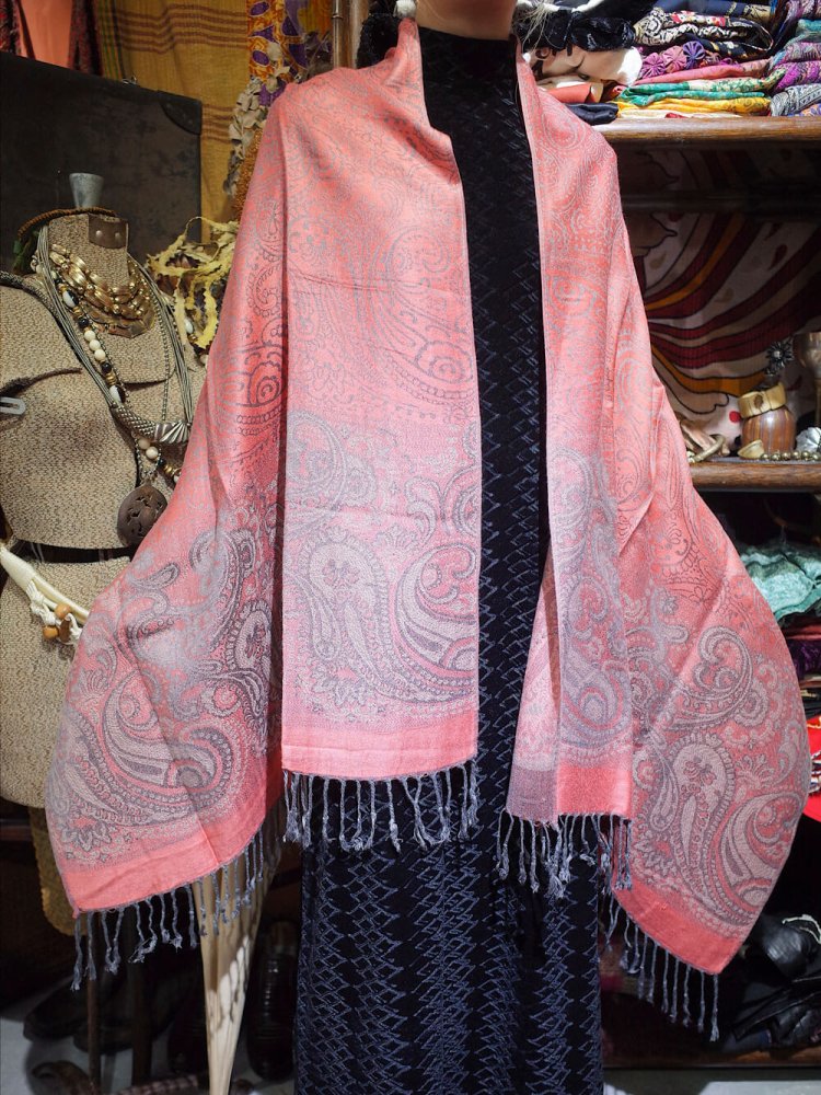 Vintage Ƚ Stole PinkSilver Paisley