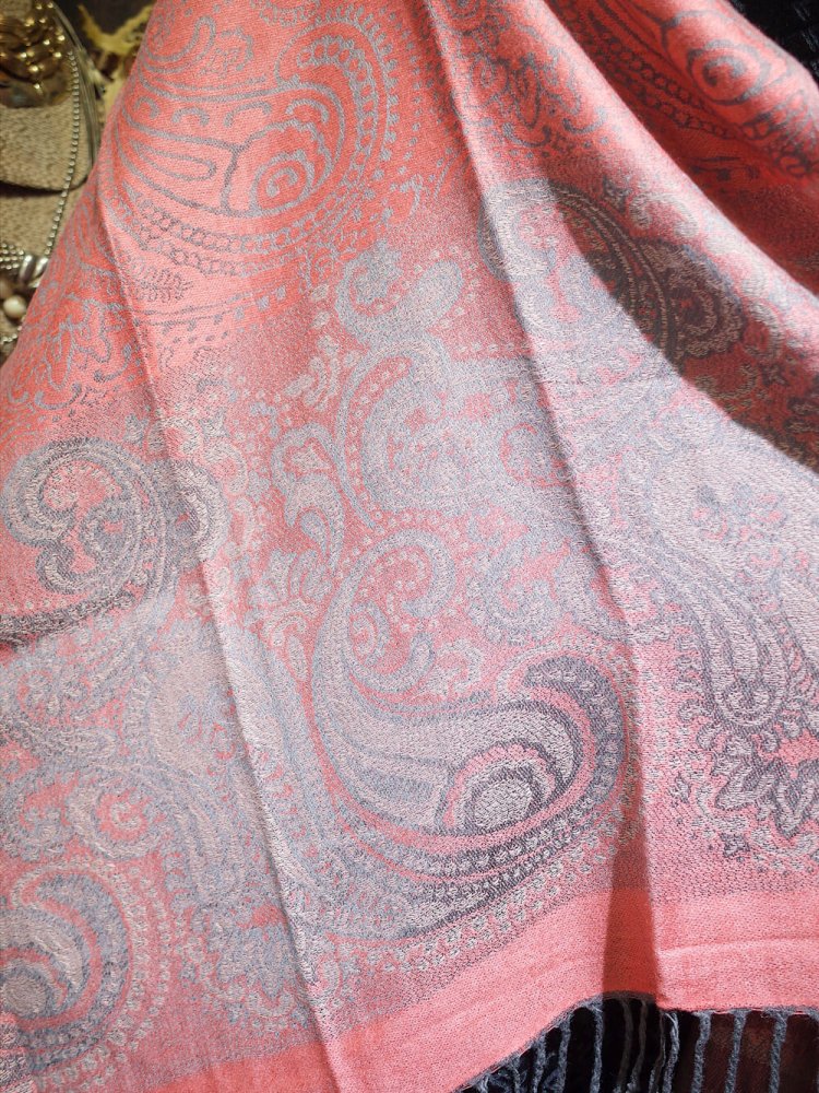 Vintage Ƚ Stole PinkSilver Paisley