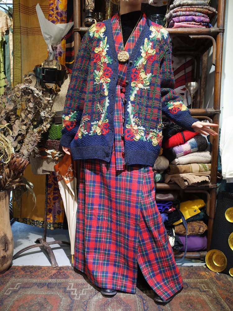 Hand Knitted in URUGUAY Plaid  Flower Knit Cardigan