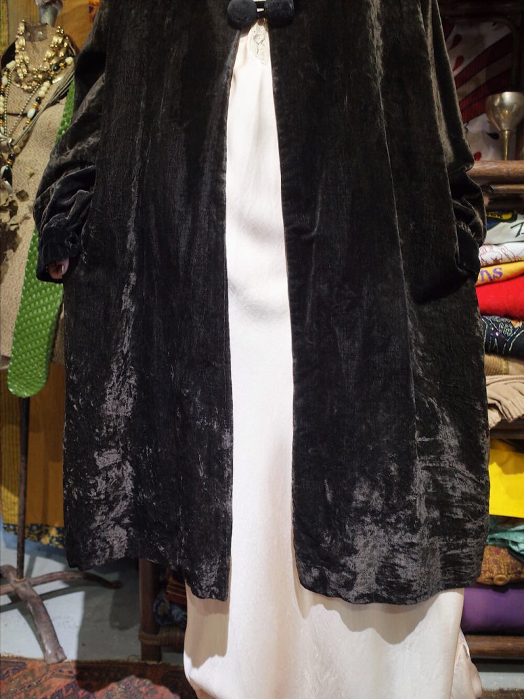 Victorian Antique Velvet Duster Gown