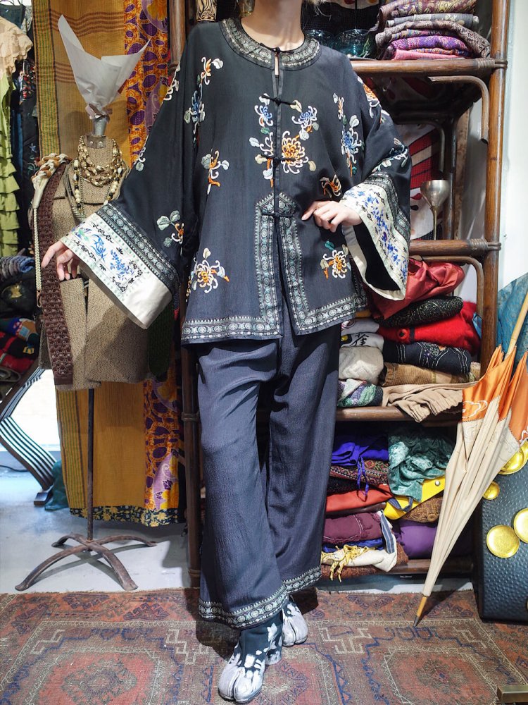 c.1930s Black Chinese Embroidery Silk Setup