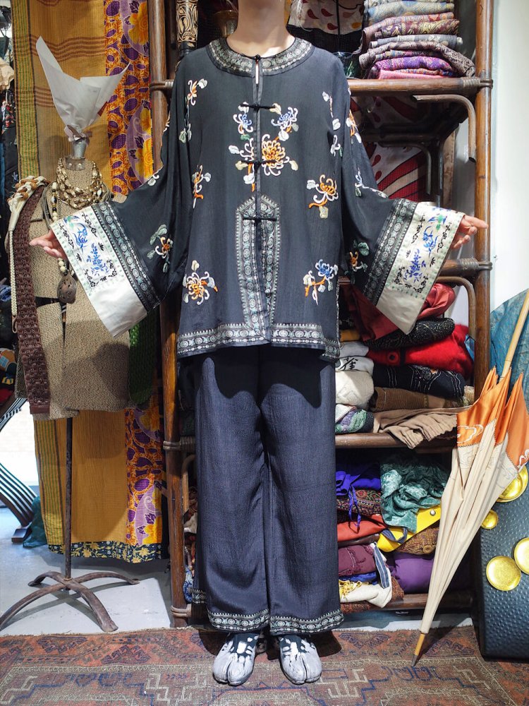 c.1930s Black Chinese Embroidery Silk Setup